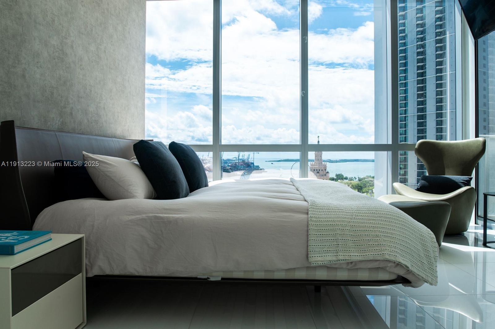 851 NE 1st Ave #1811 Miami, FL 33132