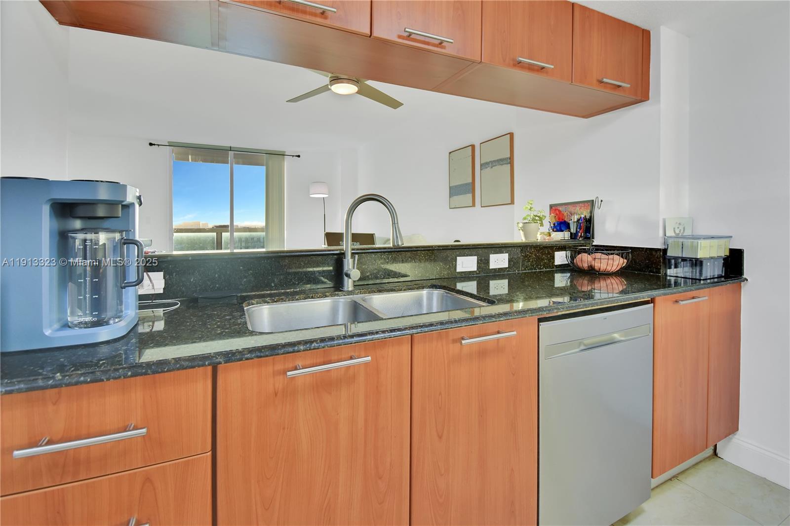 image 1800 Club Condo9