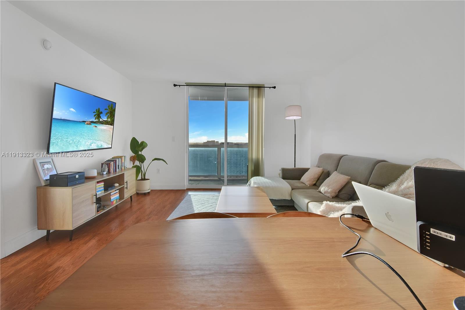 image 1800 Club Condo2