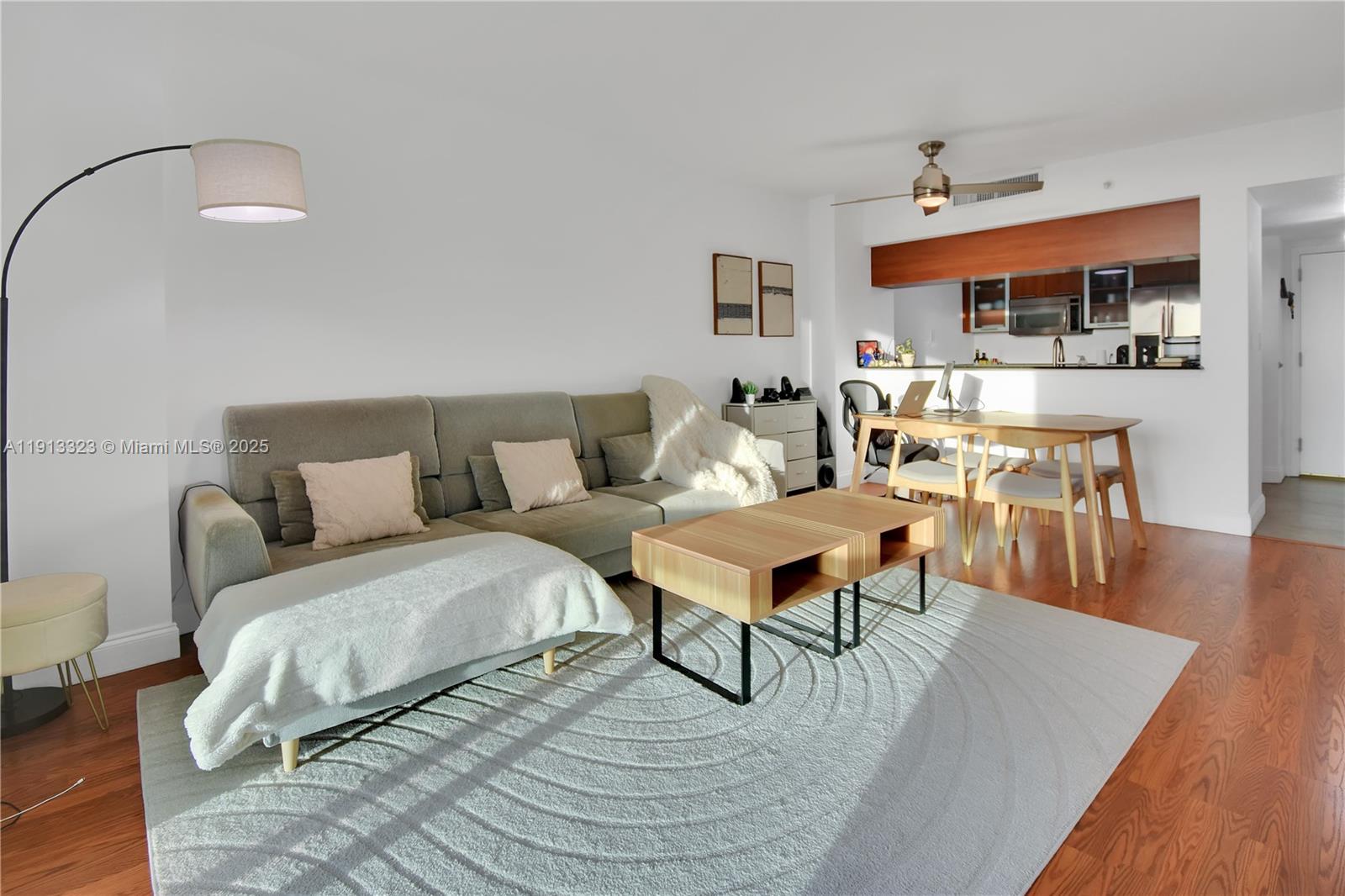 image 1800 Club Condo3