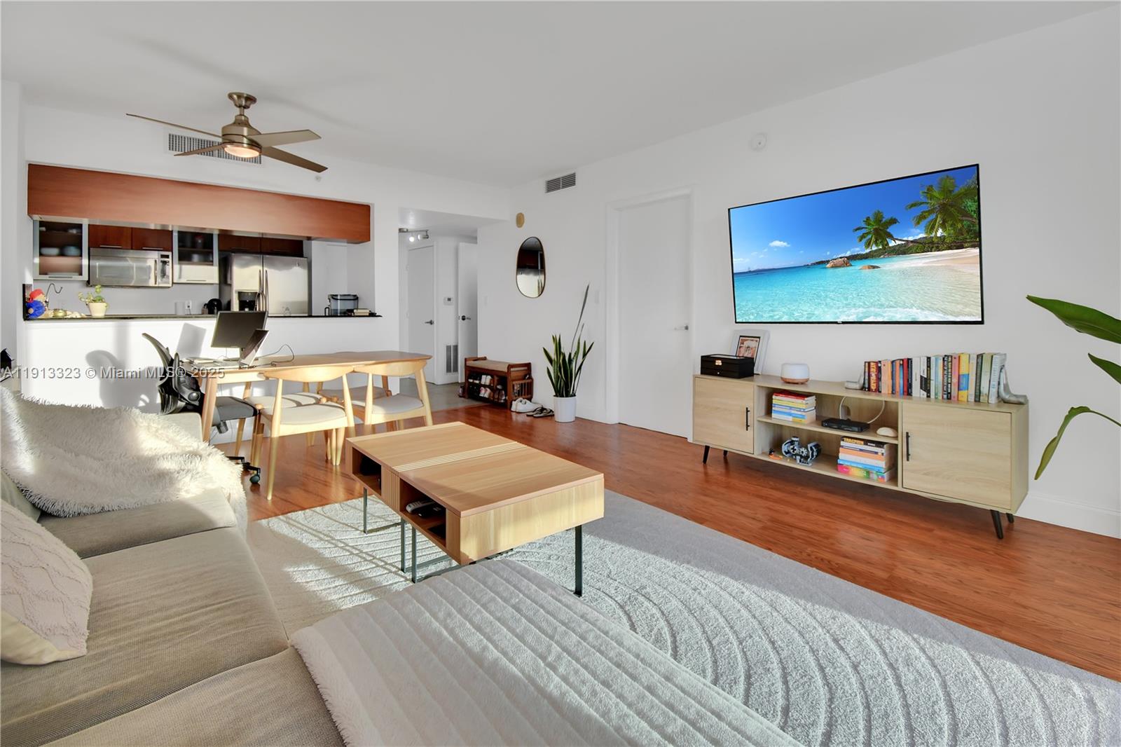 image 1800 Club Condo4