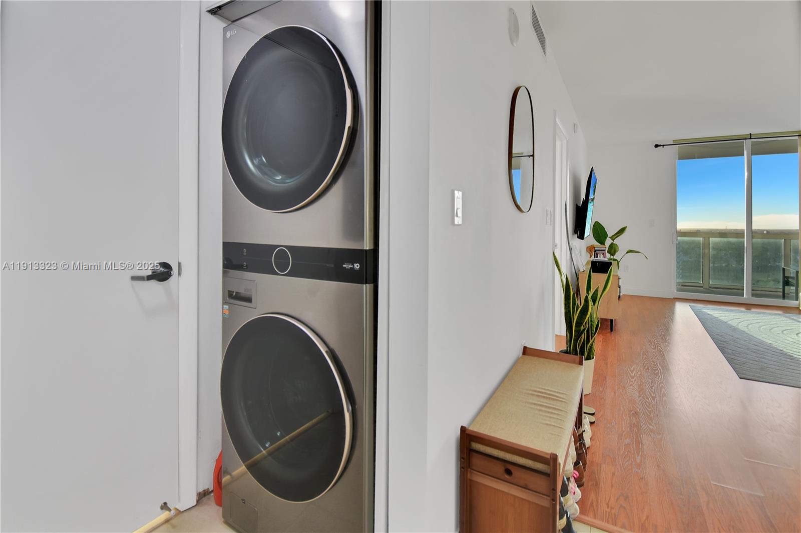 image 1800 Club Condo5