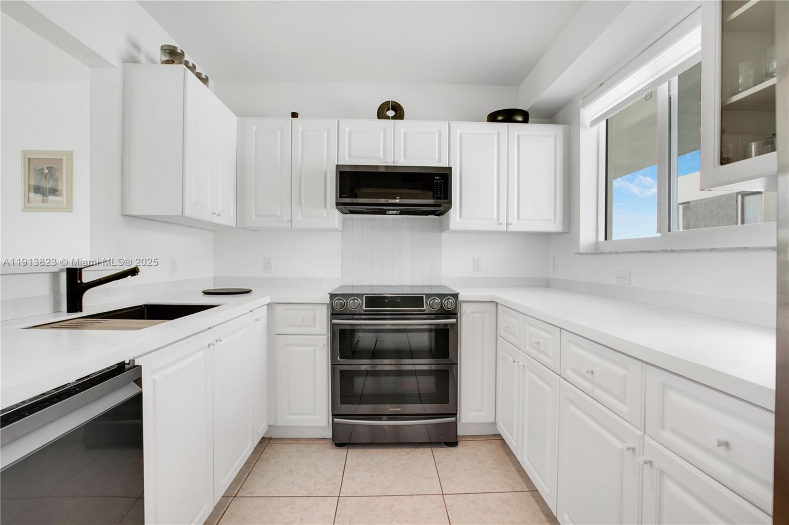 7800 Collins Ave #502 Miami Beach, FL 33141