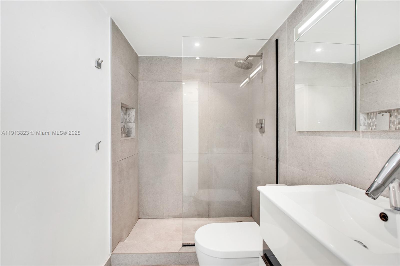 7800 Collins Ave #502 Miami Beach, FL 33141