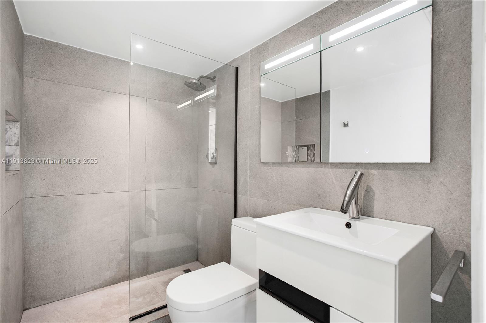 7800 Collins Ave #502 Miami Beach, FL 33141