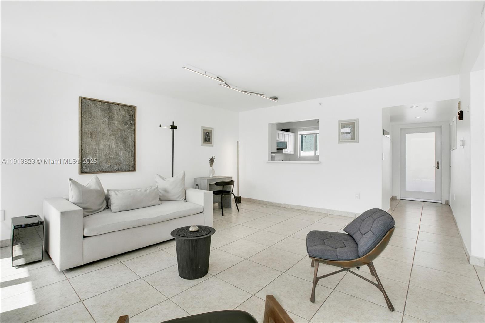 7800 Collins Ave #502 Miami Beach, FL 33141