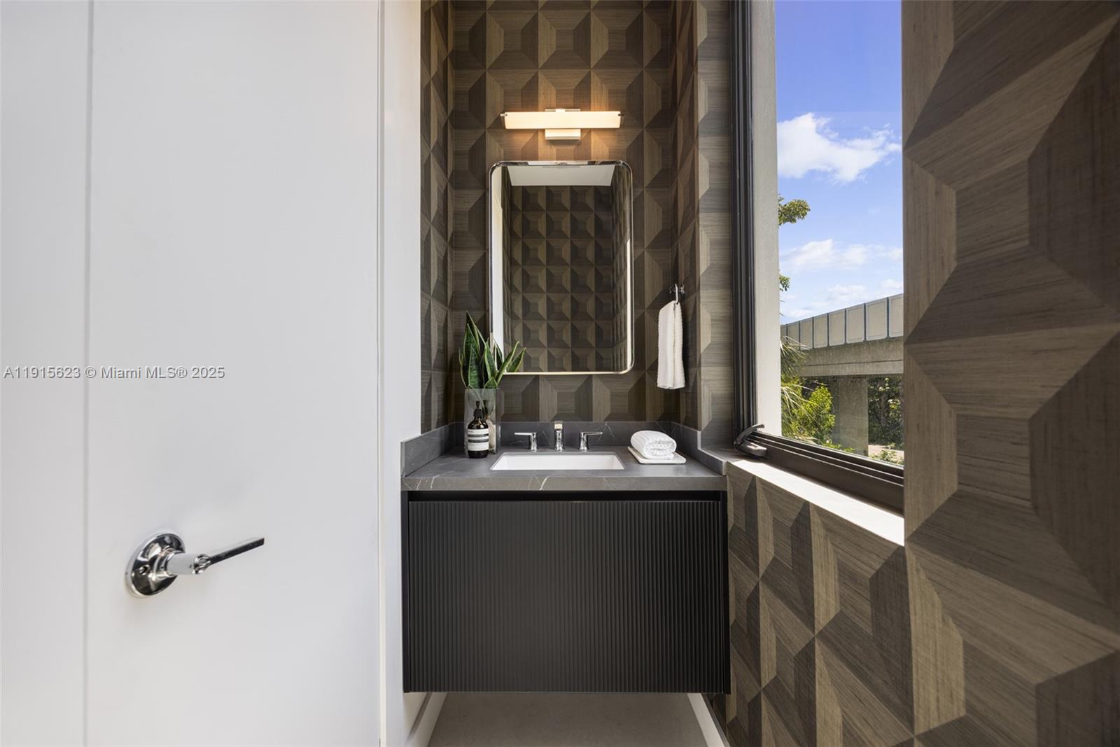 94 SW 28th Rd #3 Miami, FL 33129