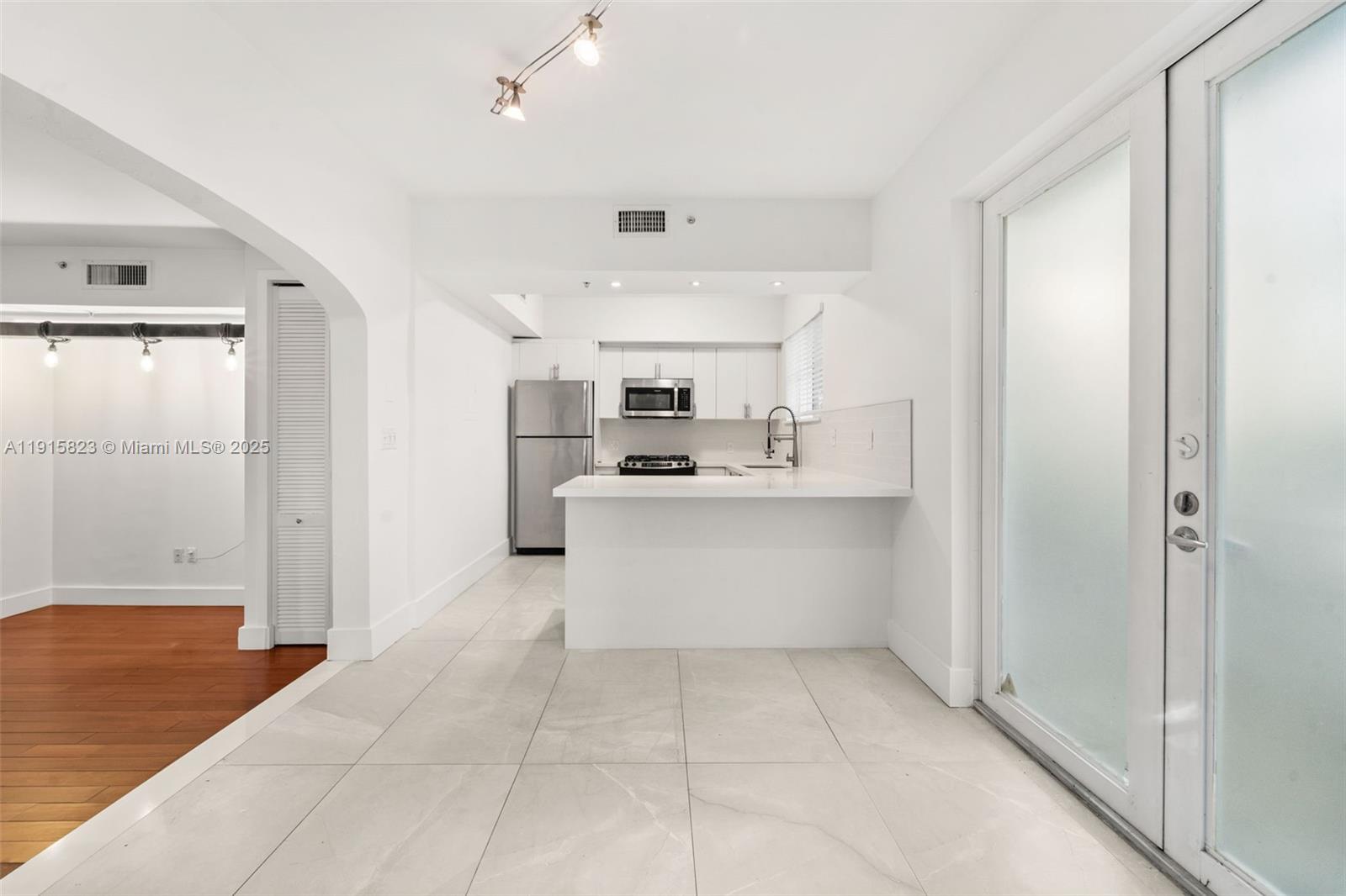 1025 Michigan Ave #1C Miami Beach, FL 33139