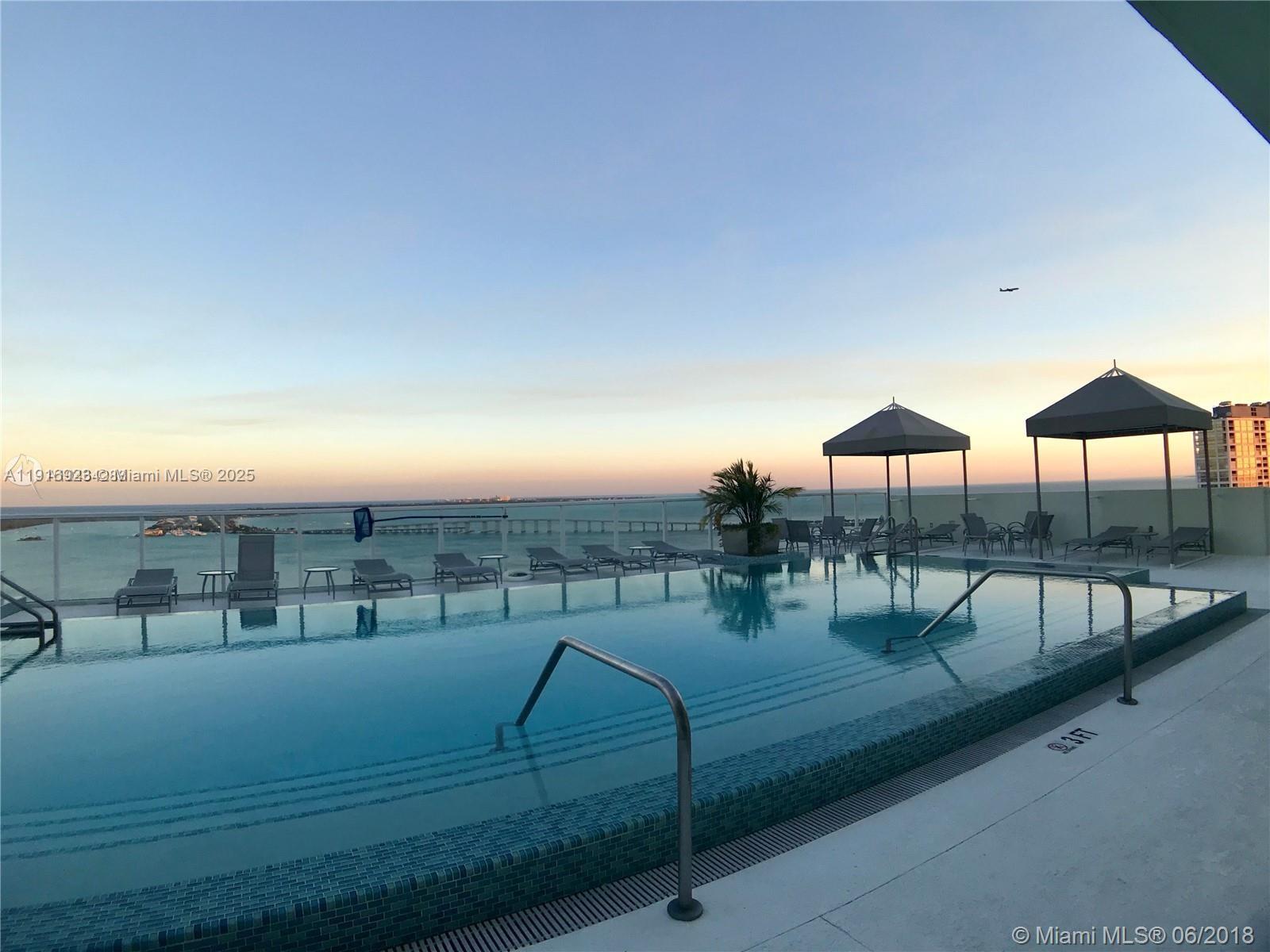 218 SE 14th St #1006