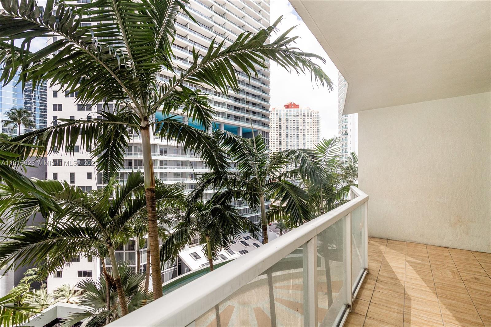 image Emerald at Brickell3