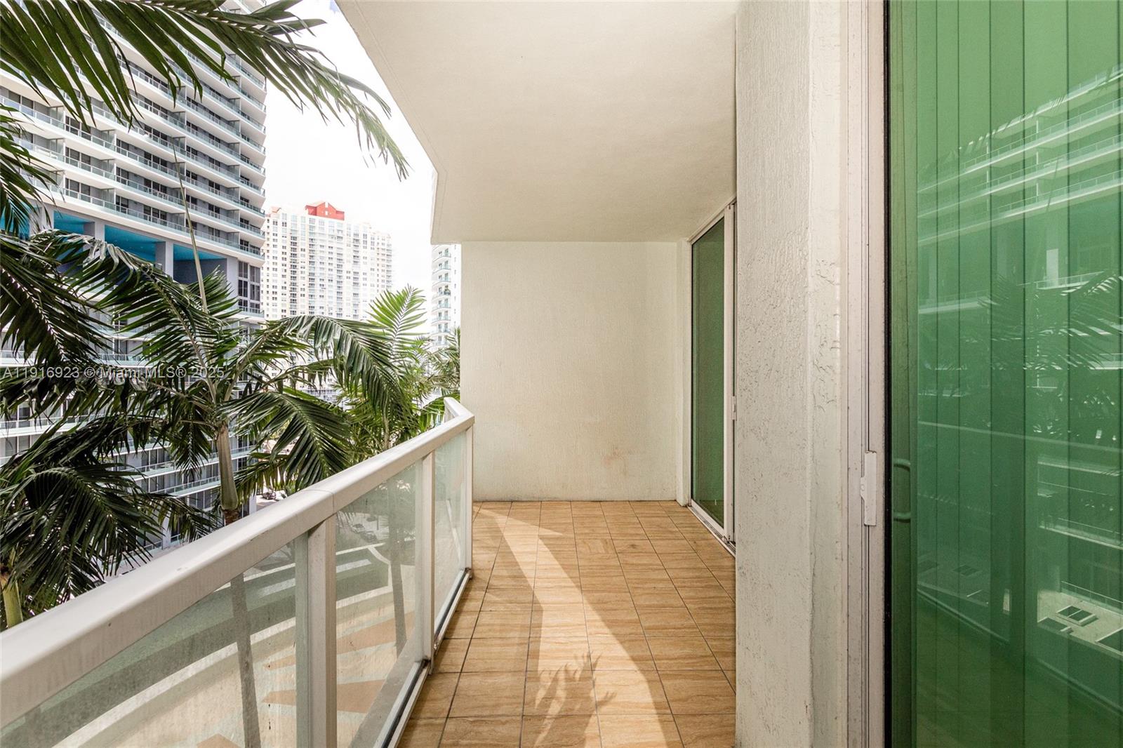 image Emerald at Brickell4