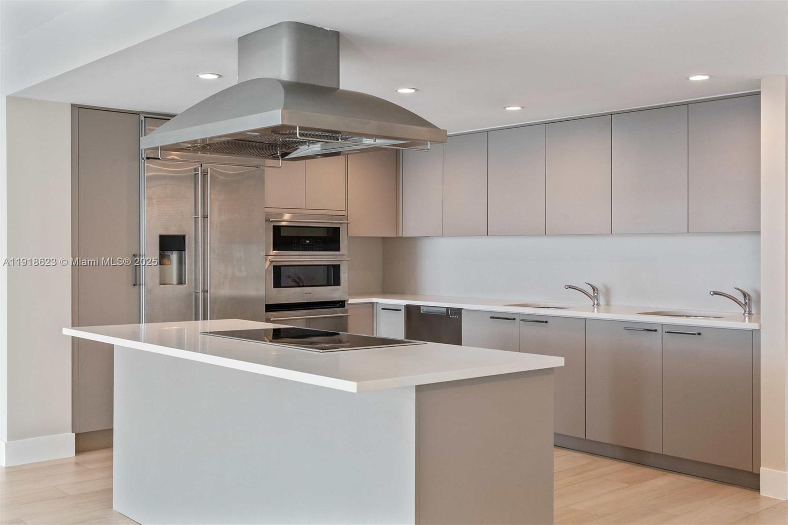 1150 101st St #PH 702 Bay Harbor Islands, FL 33154