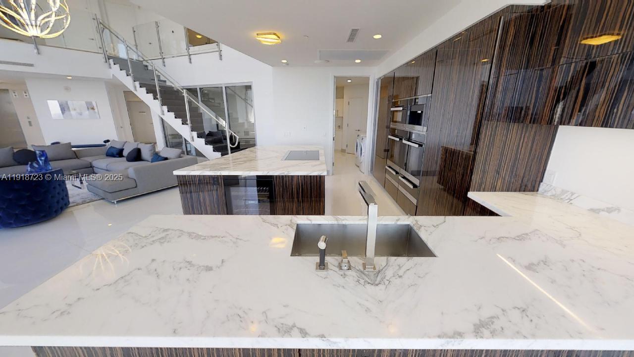 image Porsche Design Tower28