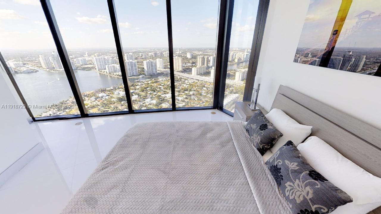 image Porsche Design Tower48