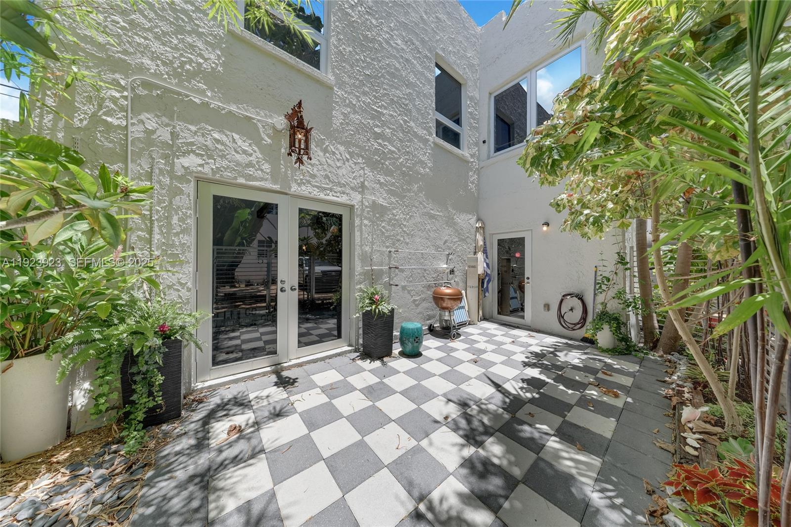 305 Jefferson Ave #5 Miami Beach, FL 33139