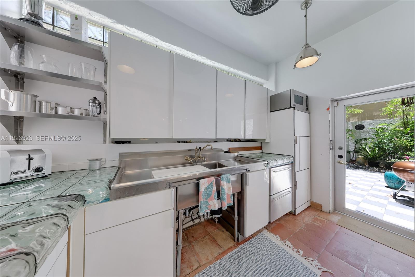 305 Jefferson Ave #5 Miami Beach, FL 33139