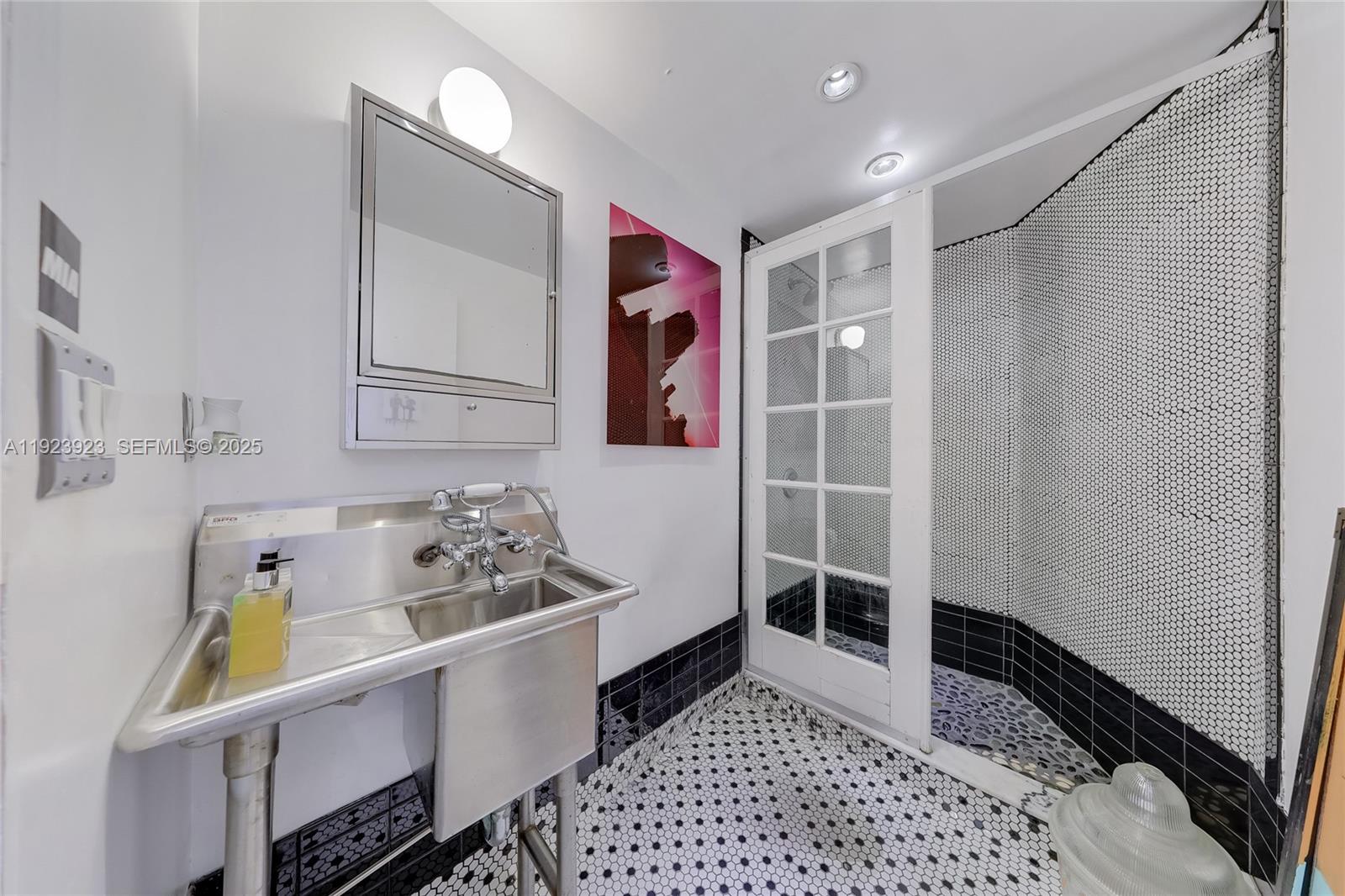 305 Jefferson Ave #5 Miami Beach, FL 33139