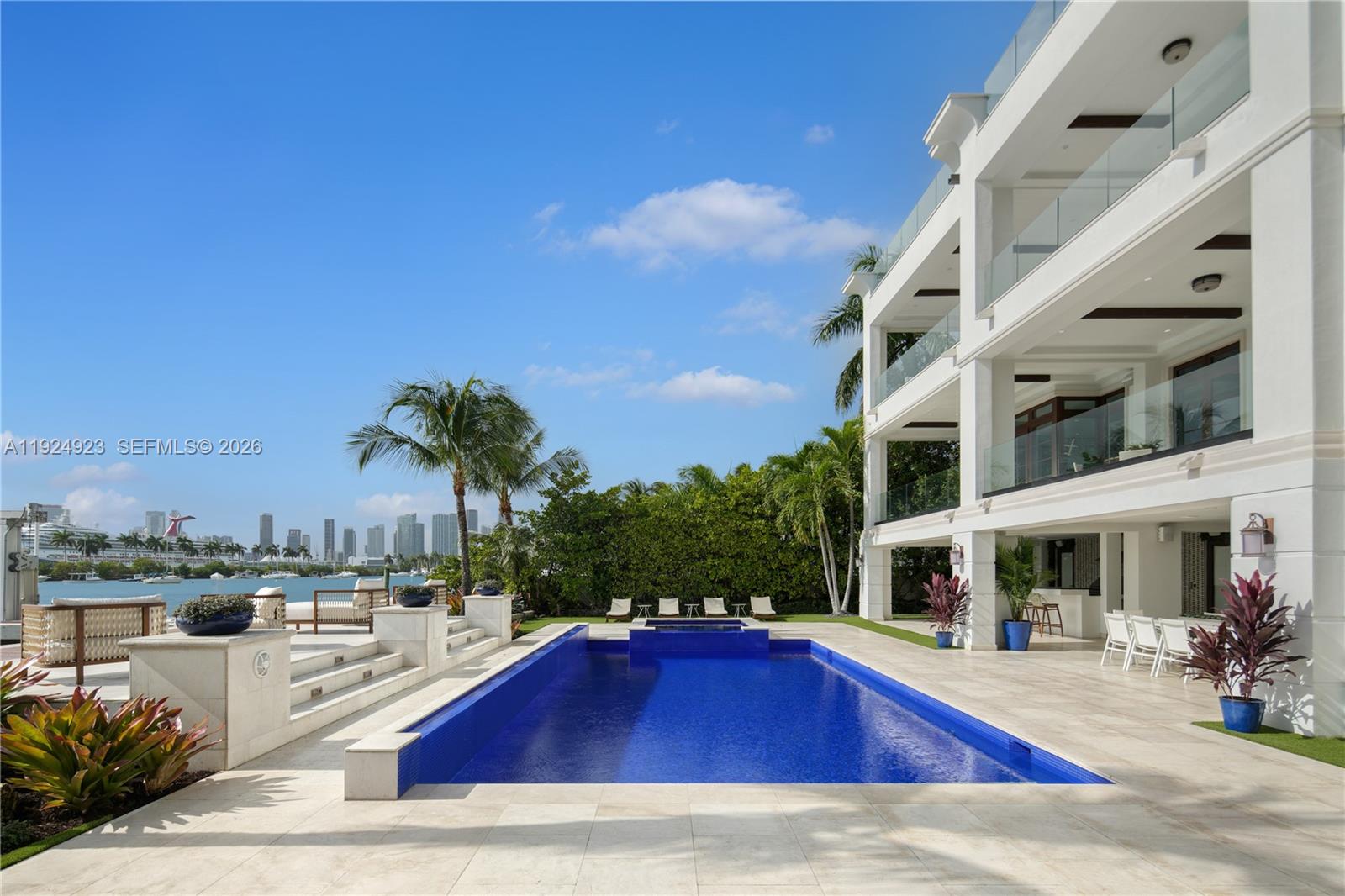 288 S Coconut Ln Miami Beach, FL 33139