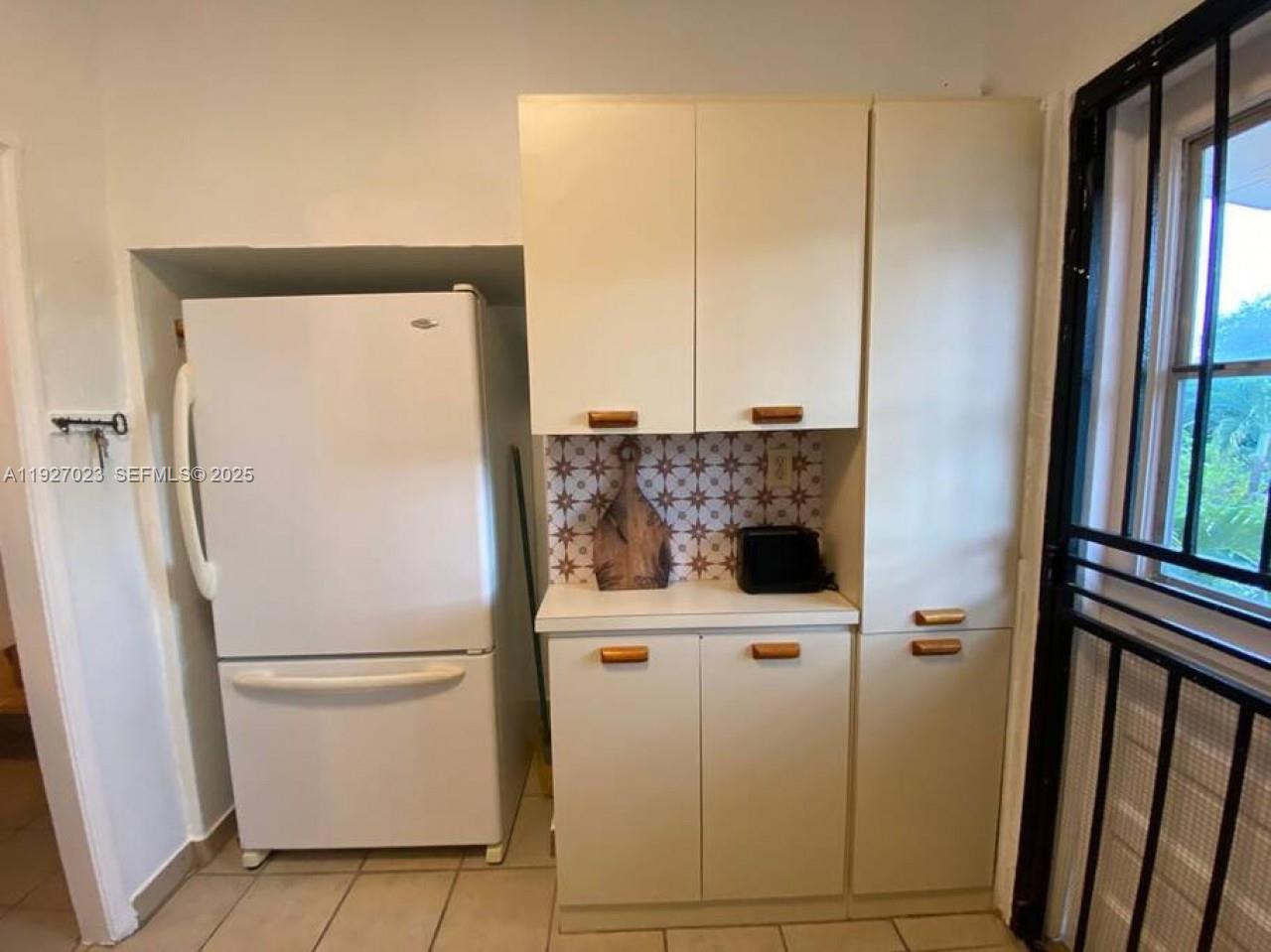 1872 SW 9th St Miami, FL 33135