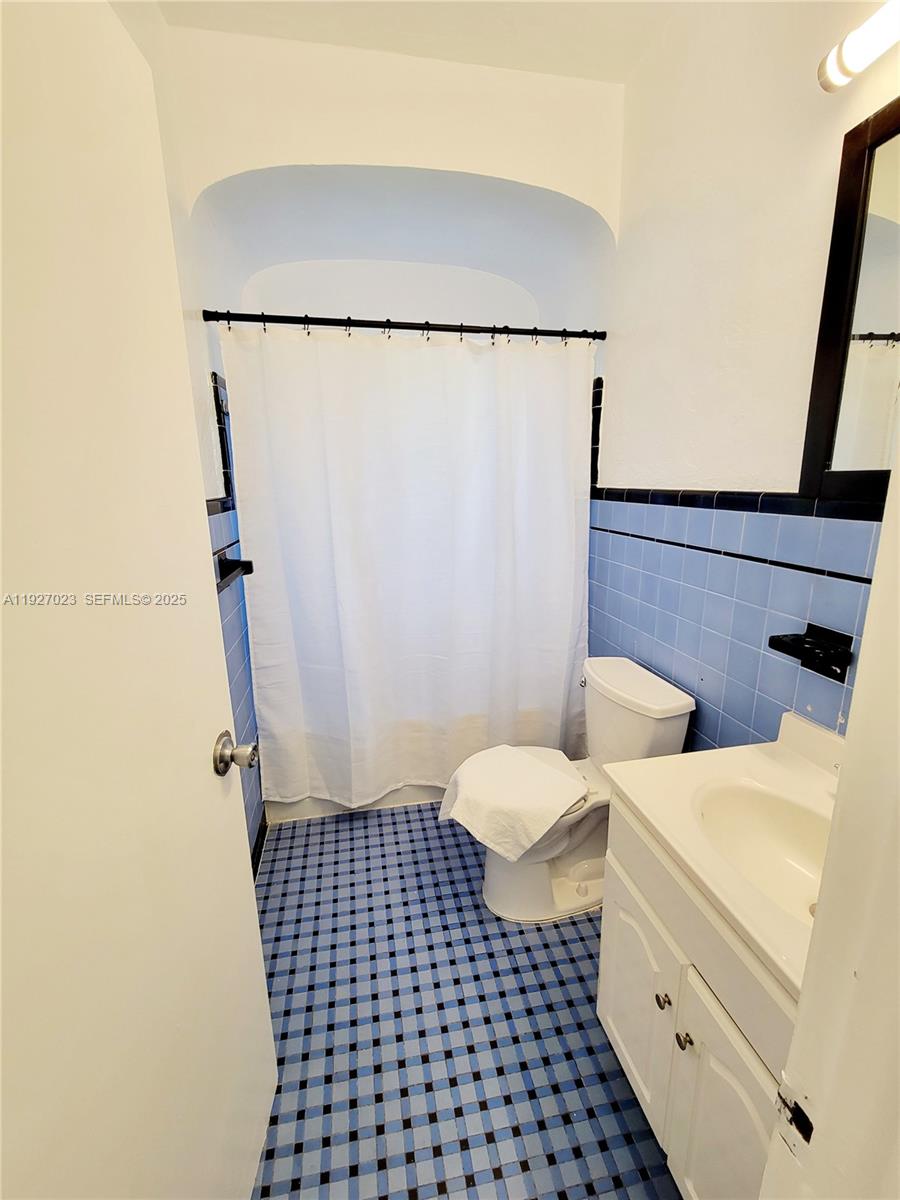 1872 SW 9th St Miami, FL 33135