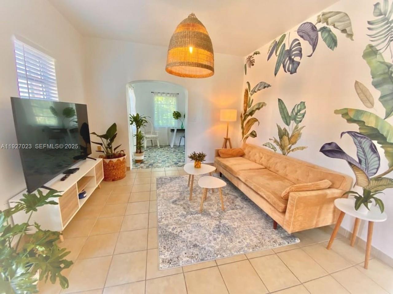 1872 SW 9th St Miami, FL 33135