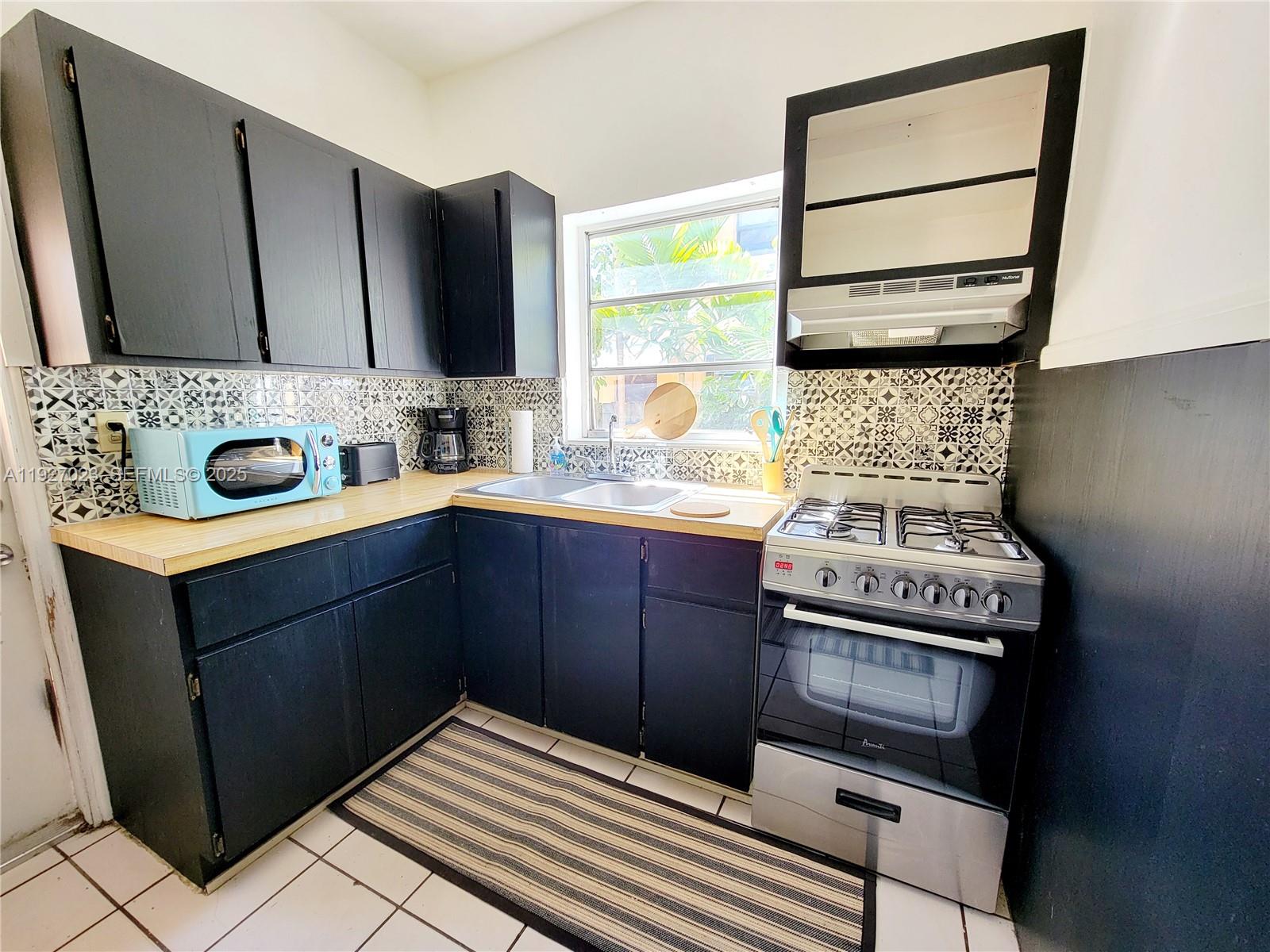 1872 SW 9th St Miami, FL 33135