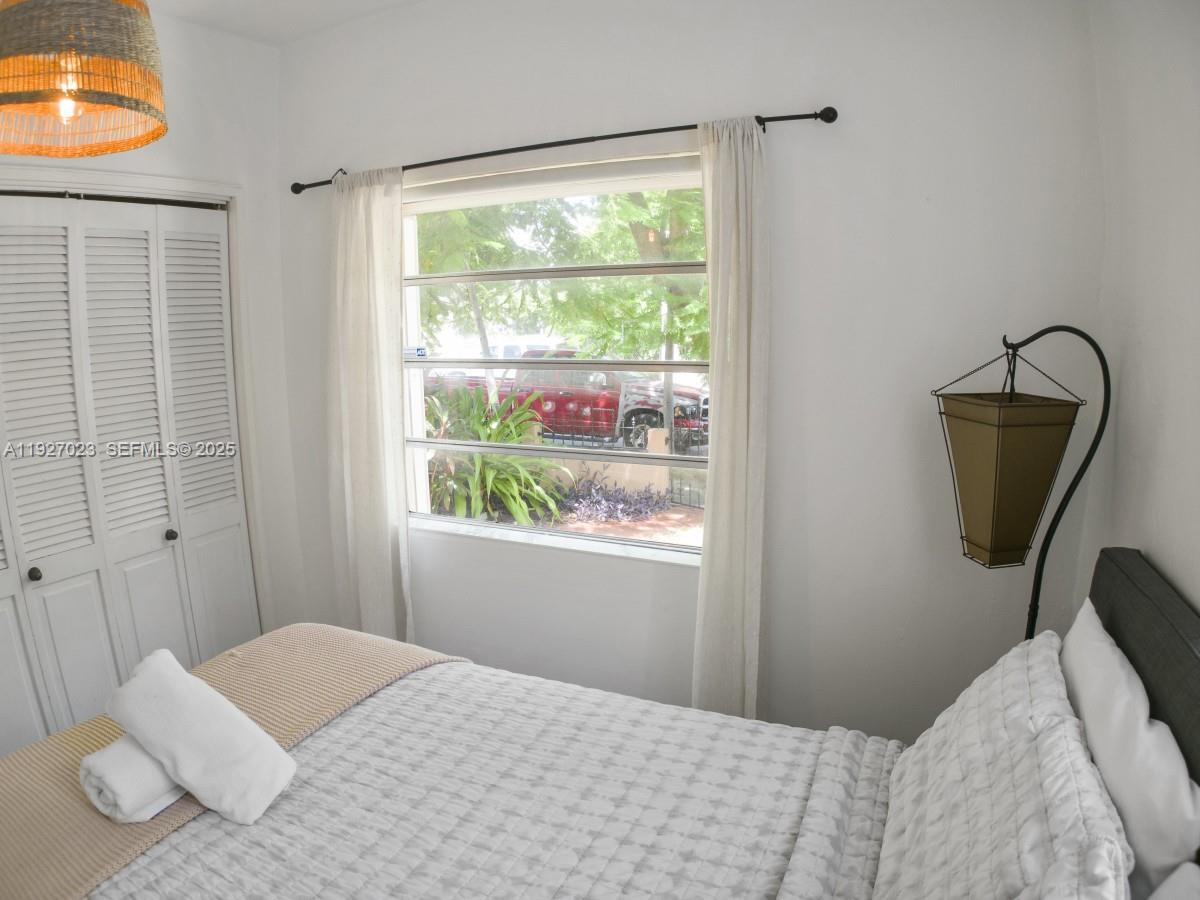 1872 SW 9th St Miami, FL 33135