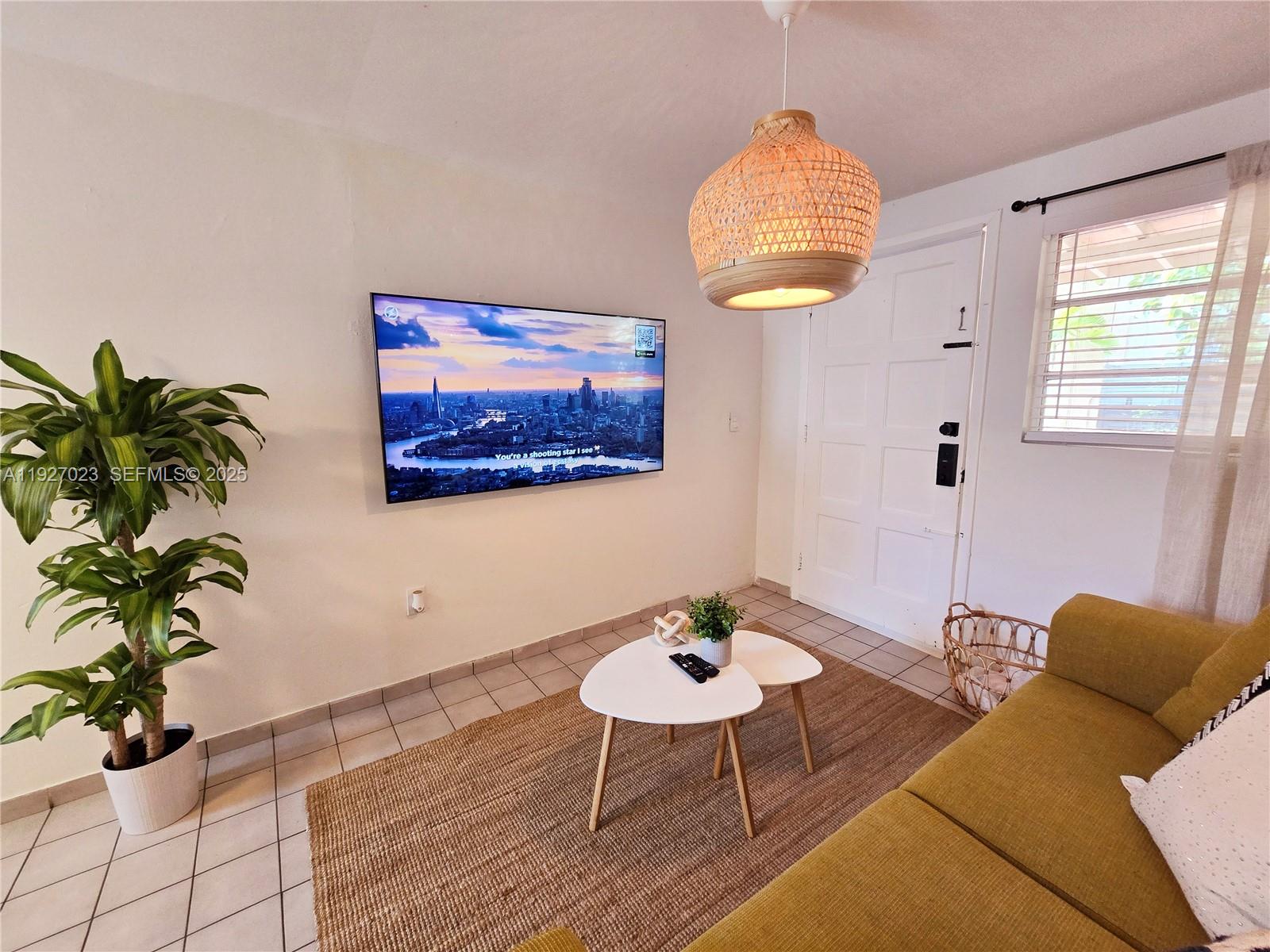 1872 SW 9th St Miami, FL 33135