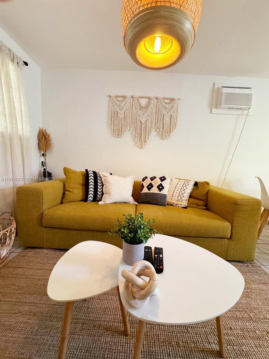 1872 SW 9th St Miami, FL 33135