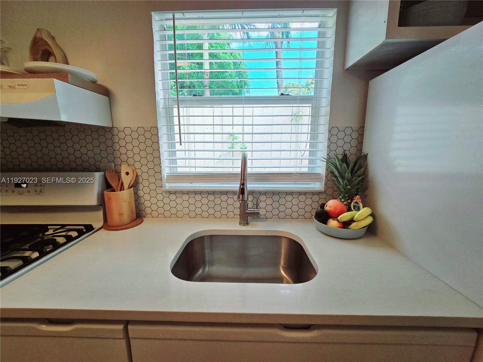 1872 SW 9th St Miami, FL 33135