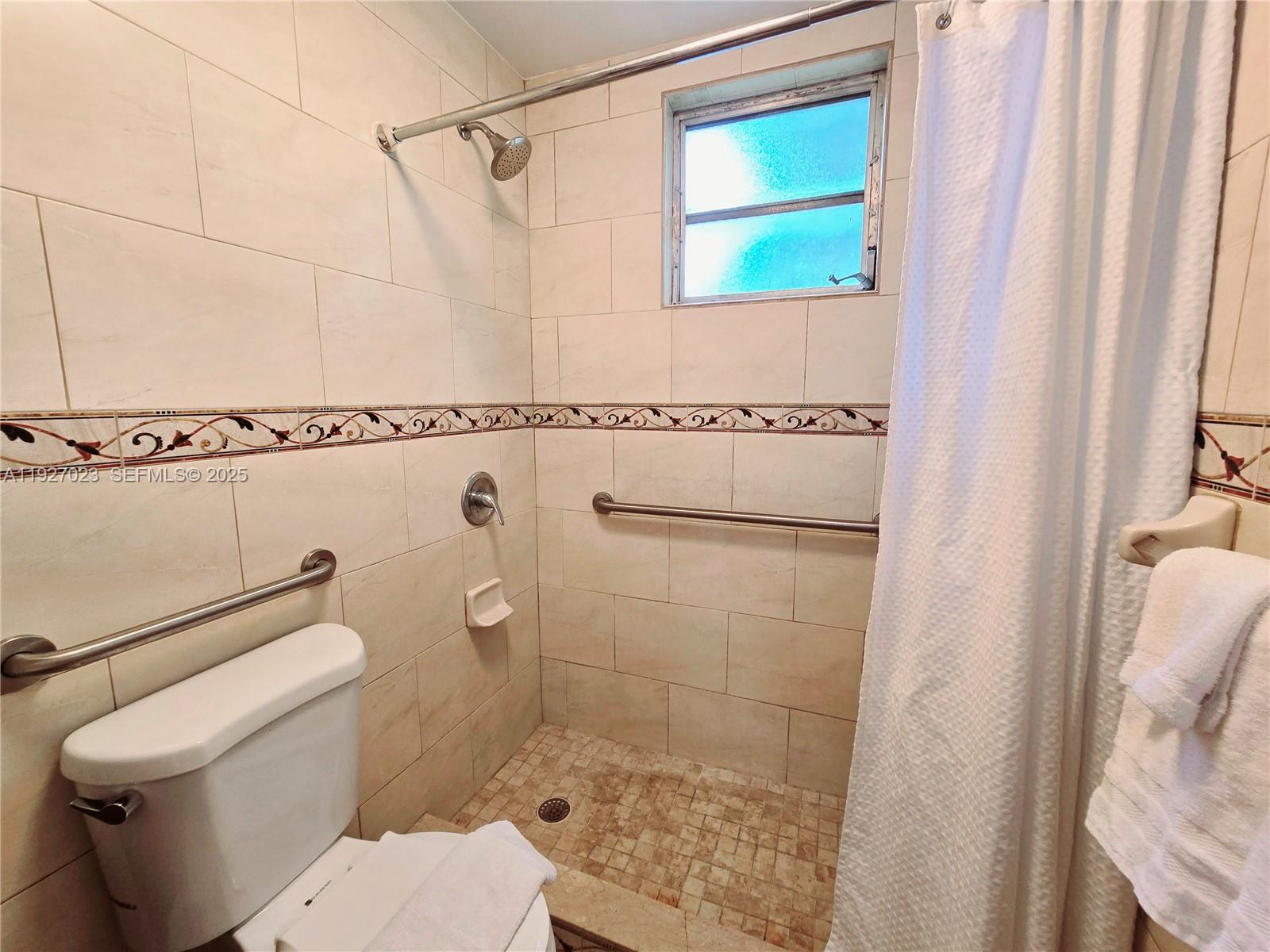 1872 SW 9th St Miami, FL 33135