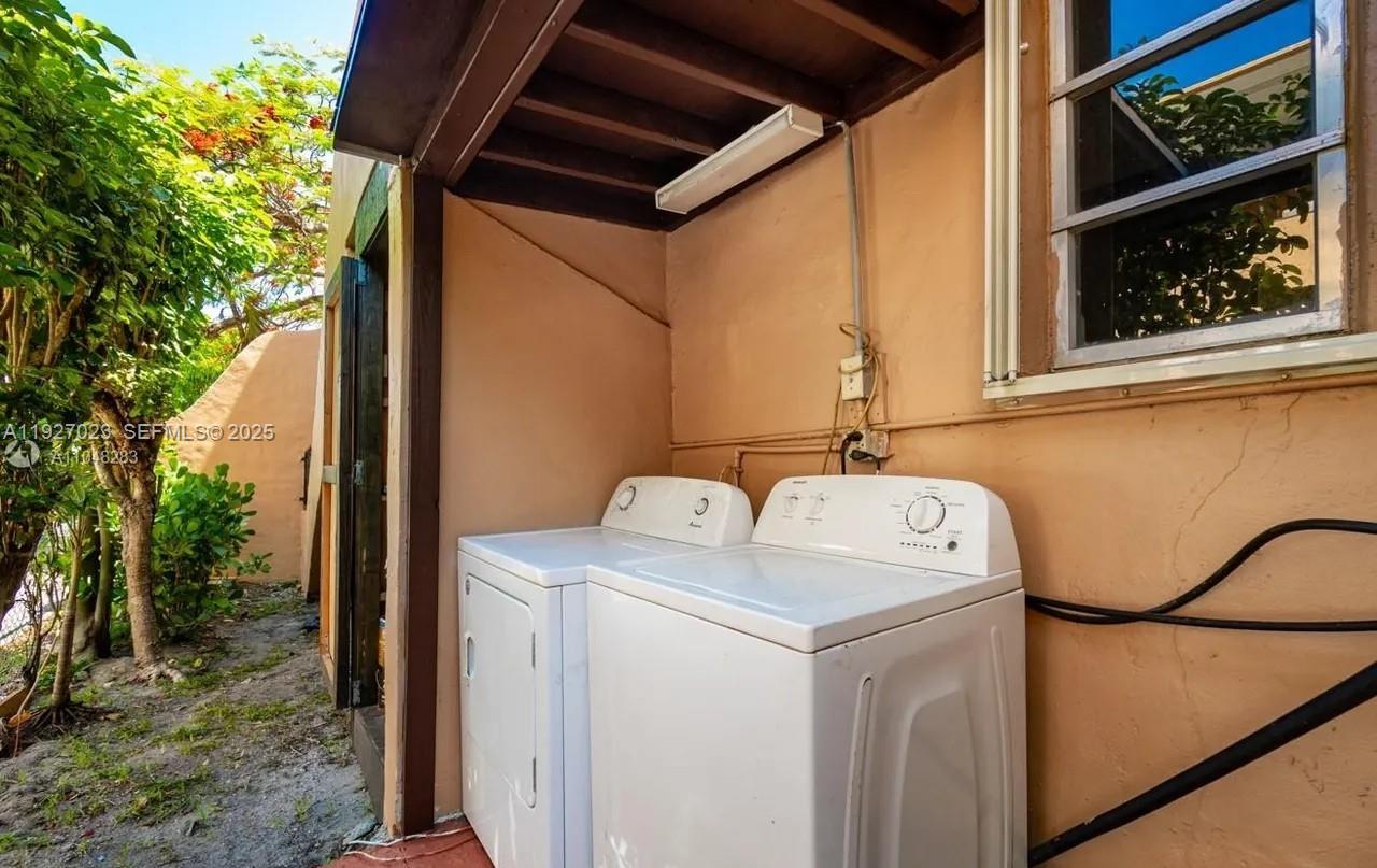 1872 SW 9th St Miami, FL 33135