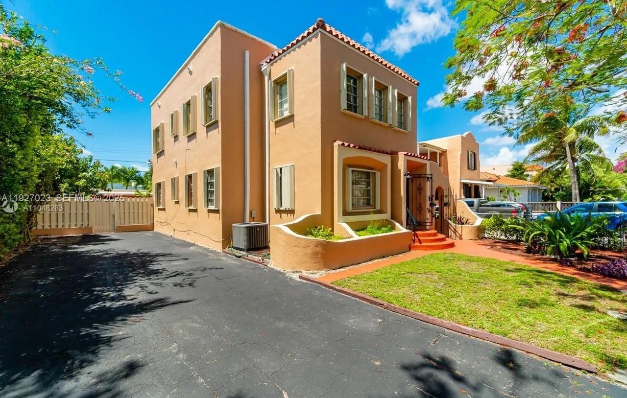 1872 SW 9th St Miami, FL 33135