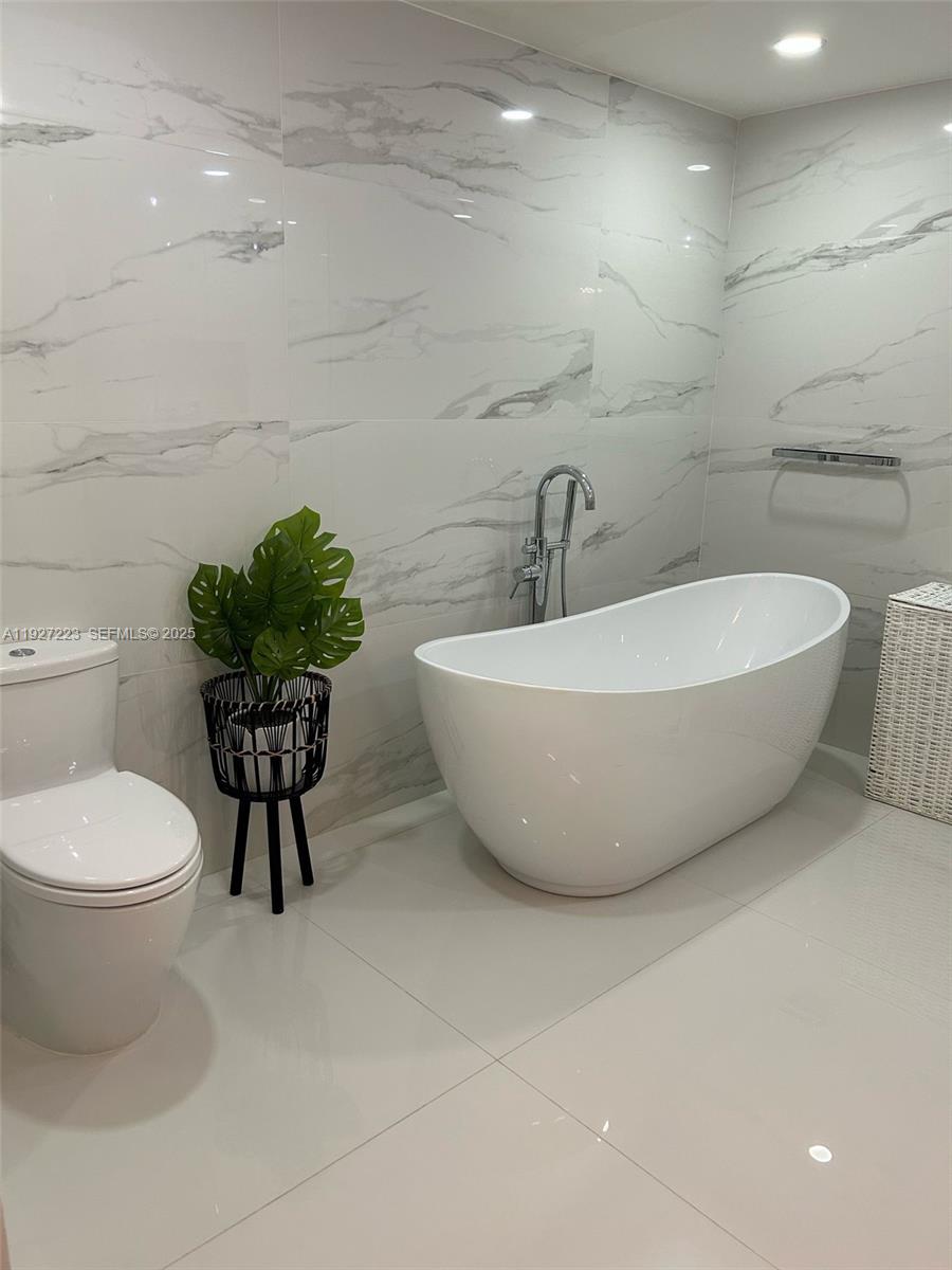 17555 Atlantic Blvd #1001 Sunny Isles Beach, FL 33160