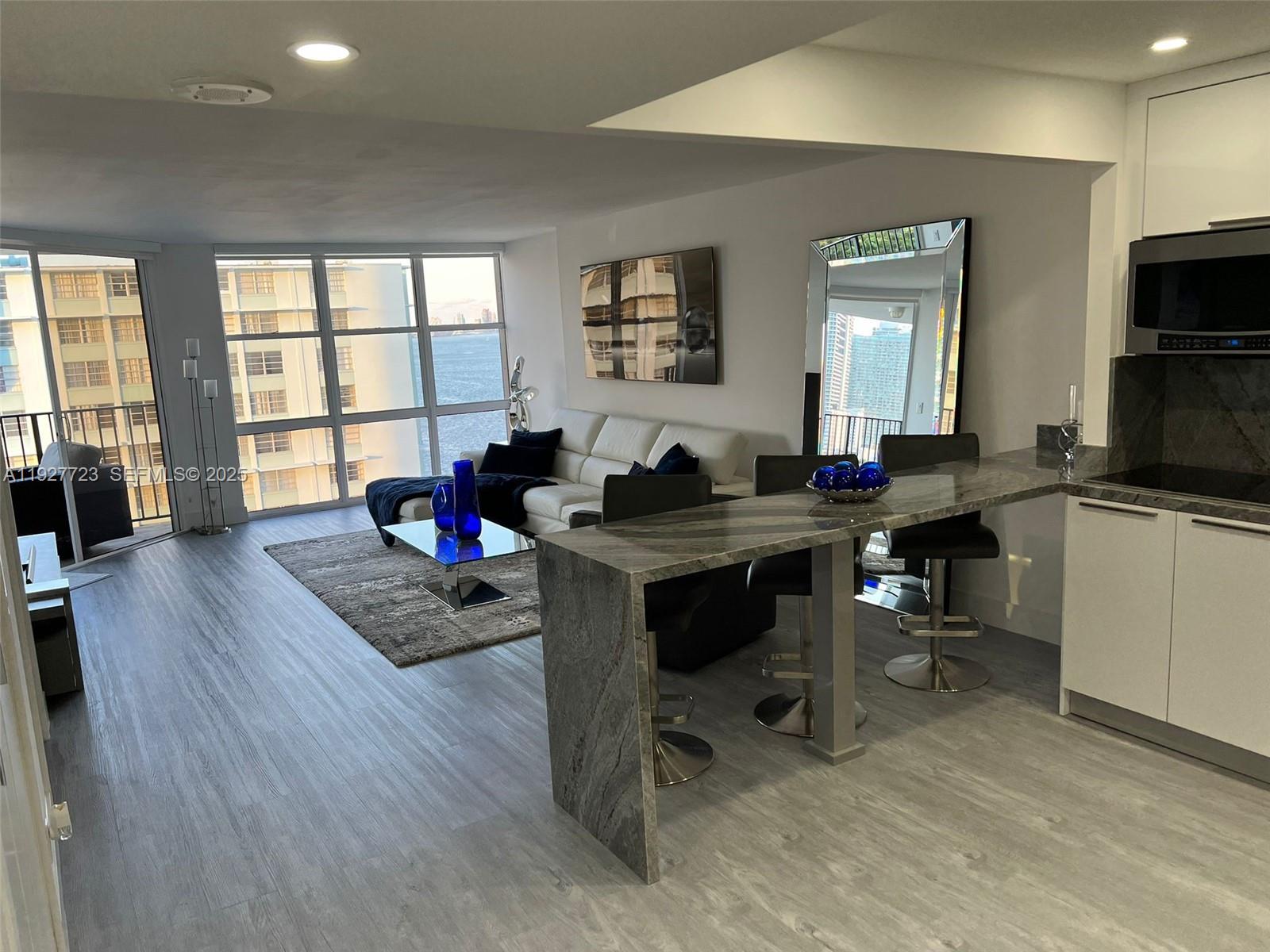 image Brickell Place I4