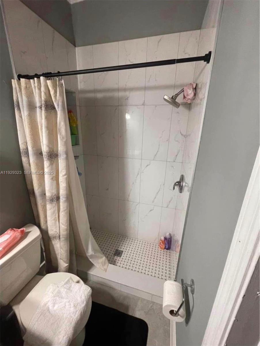 2241 SW 26th St Miami, FL 33133