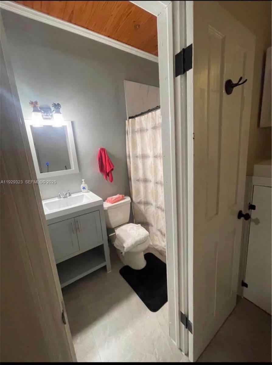 2241 SW 26th St Miami, FL 33133