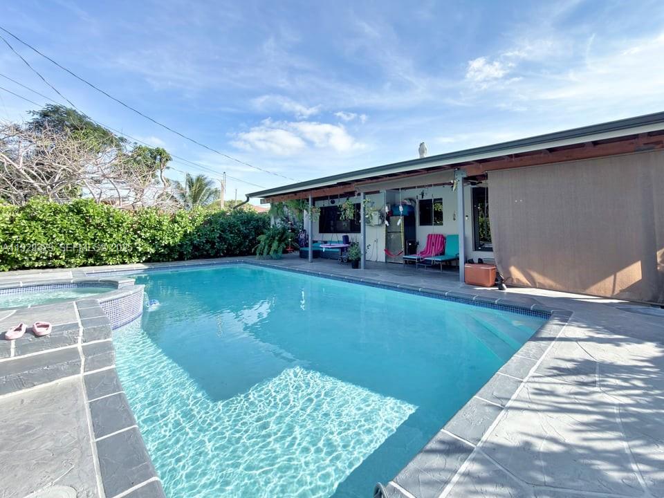 2241 SW 26th St Miami, FL 33133