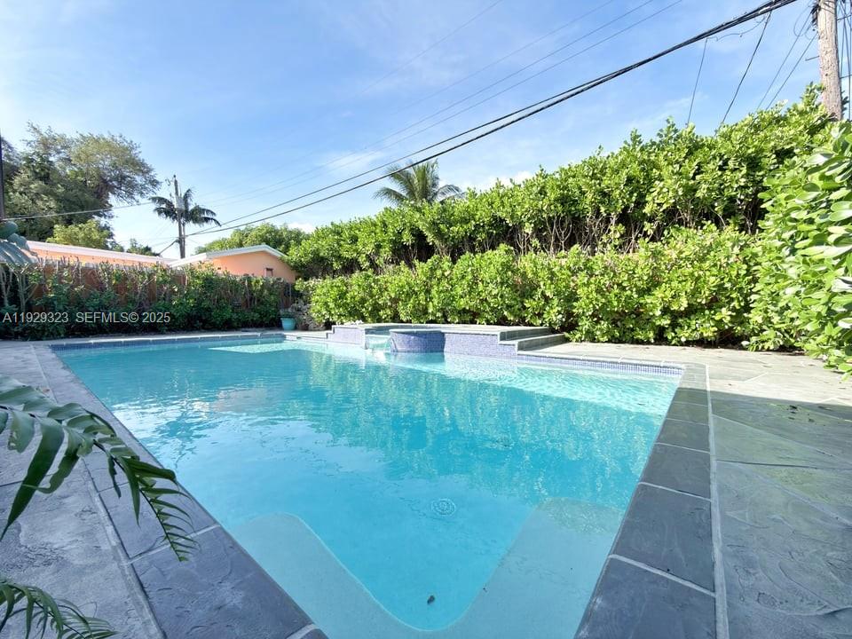 2241 SW 26th St Miami, FL 33133