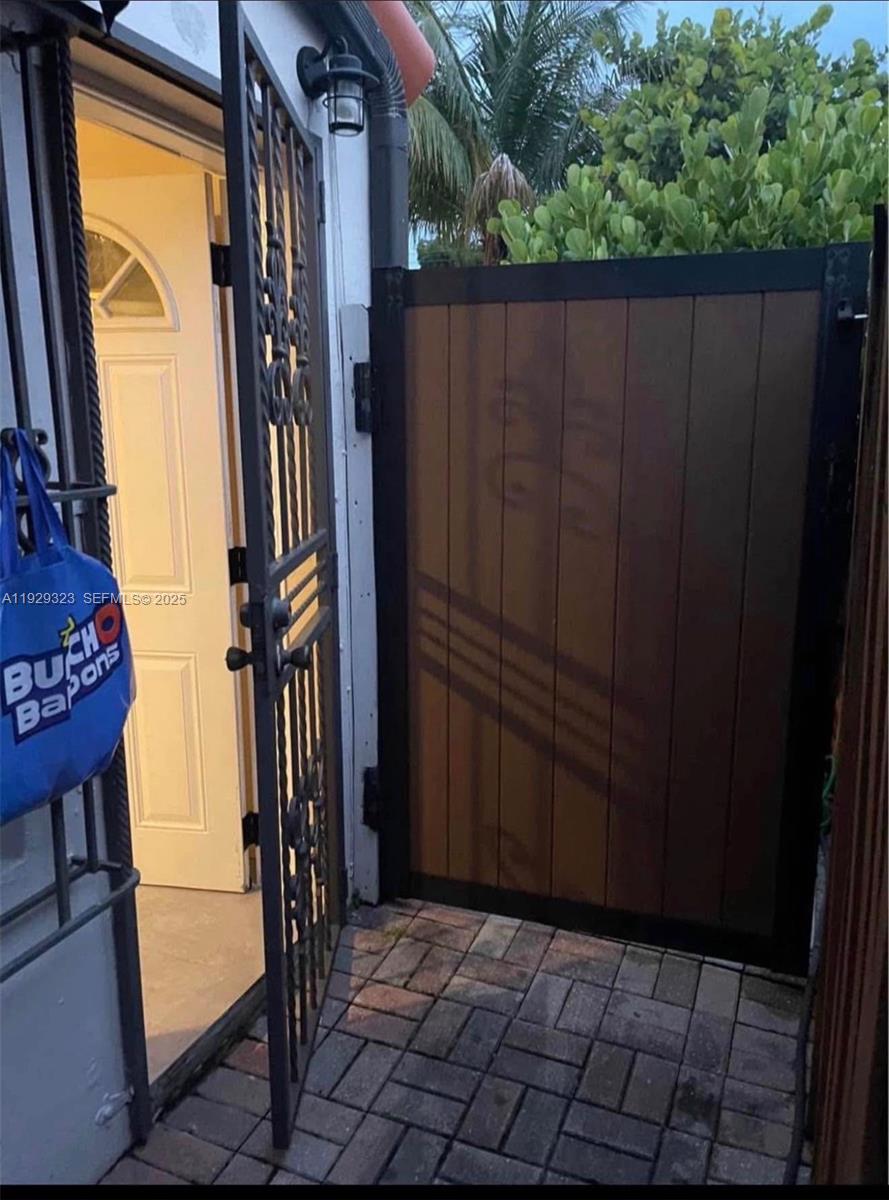 2241 SW 26th St Miami, FL 33133