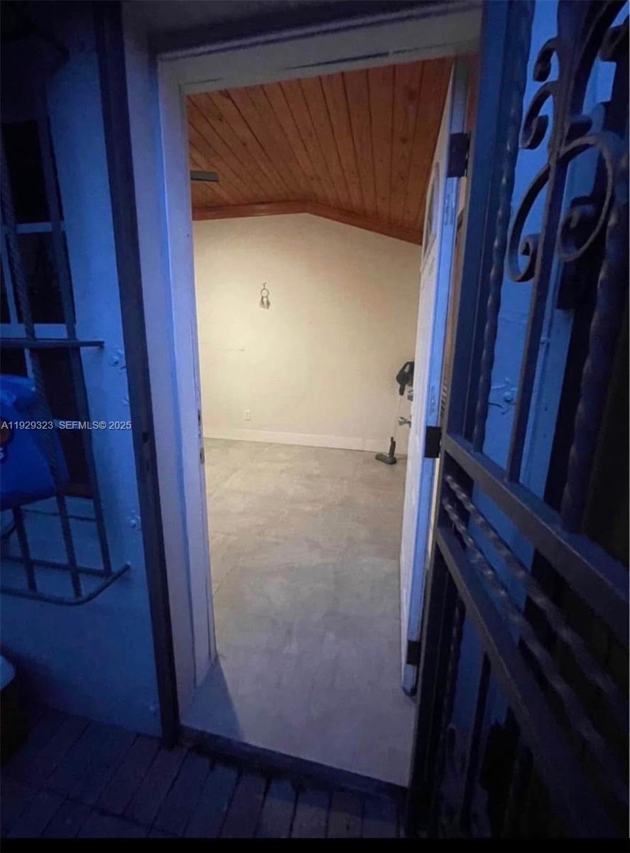 2241 SW 26th St Miami, FL 33133