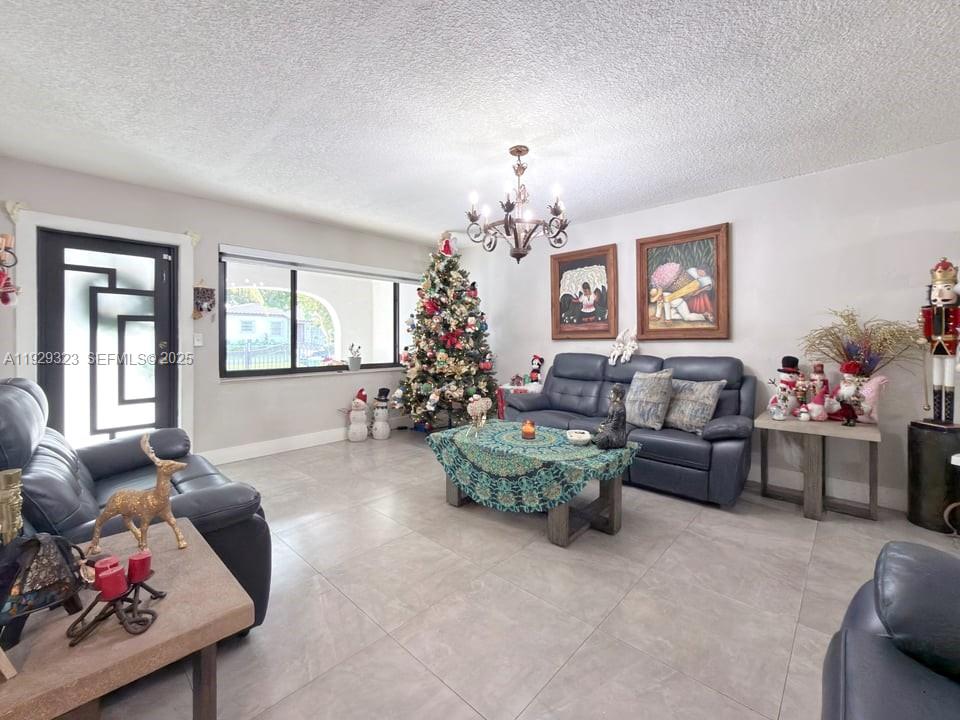 2241 SW 26th St Miami, FL 33133