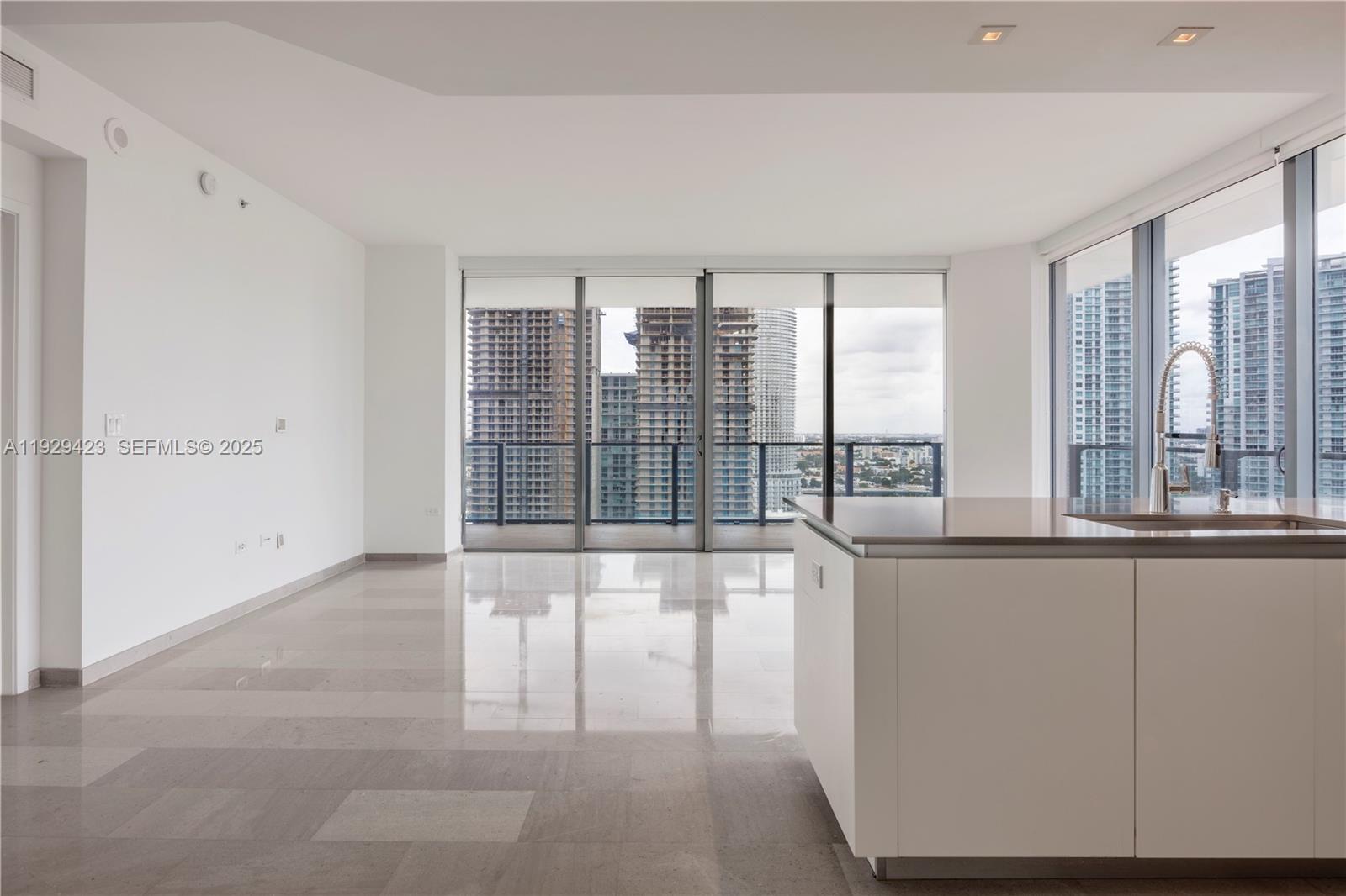 image Reach Brickell City Centre5