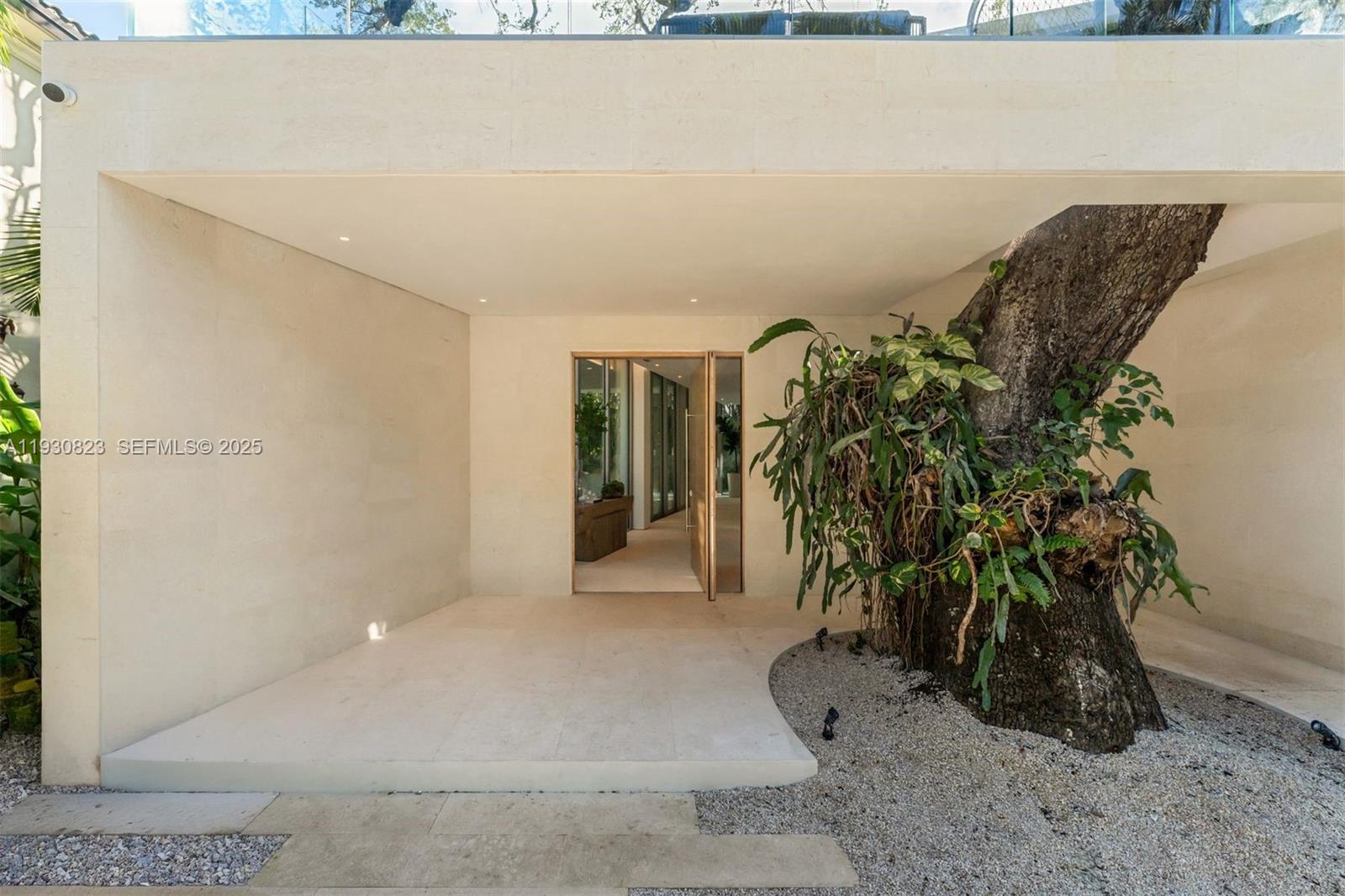 1616 Onaway Dr Miami, FL 33133