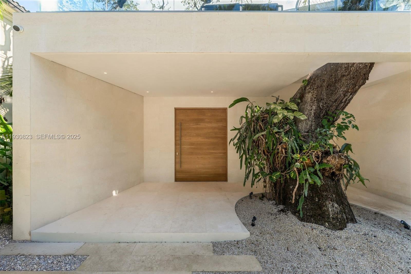 1616 Onaway Dr Miami, FL 33133