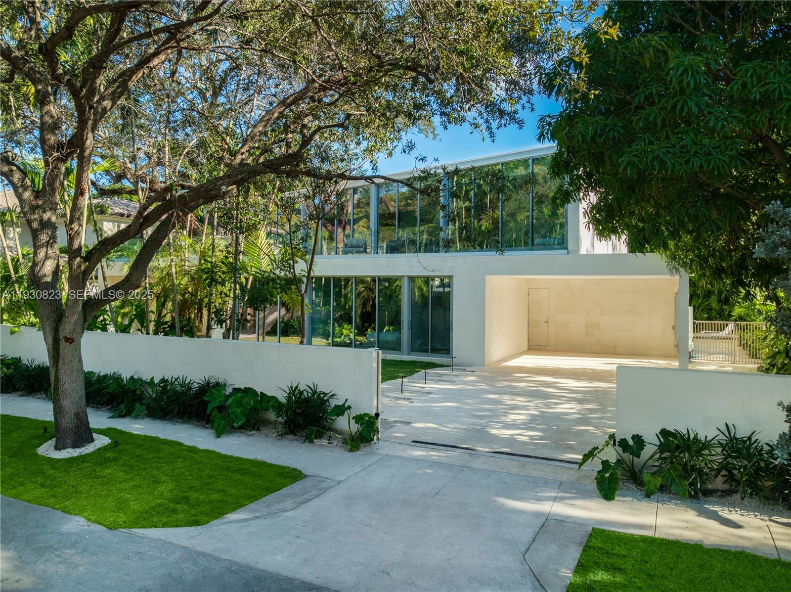 1616 Onaway Dr Miami, FL 33133