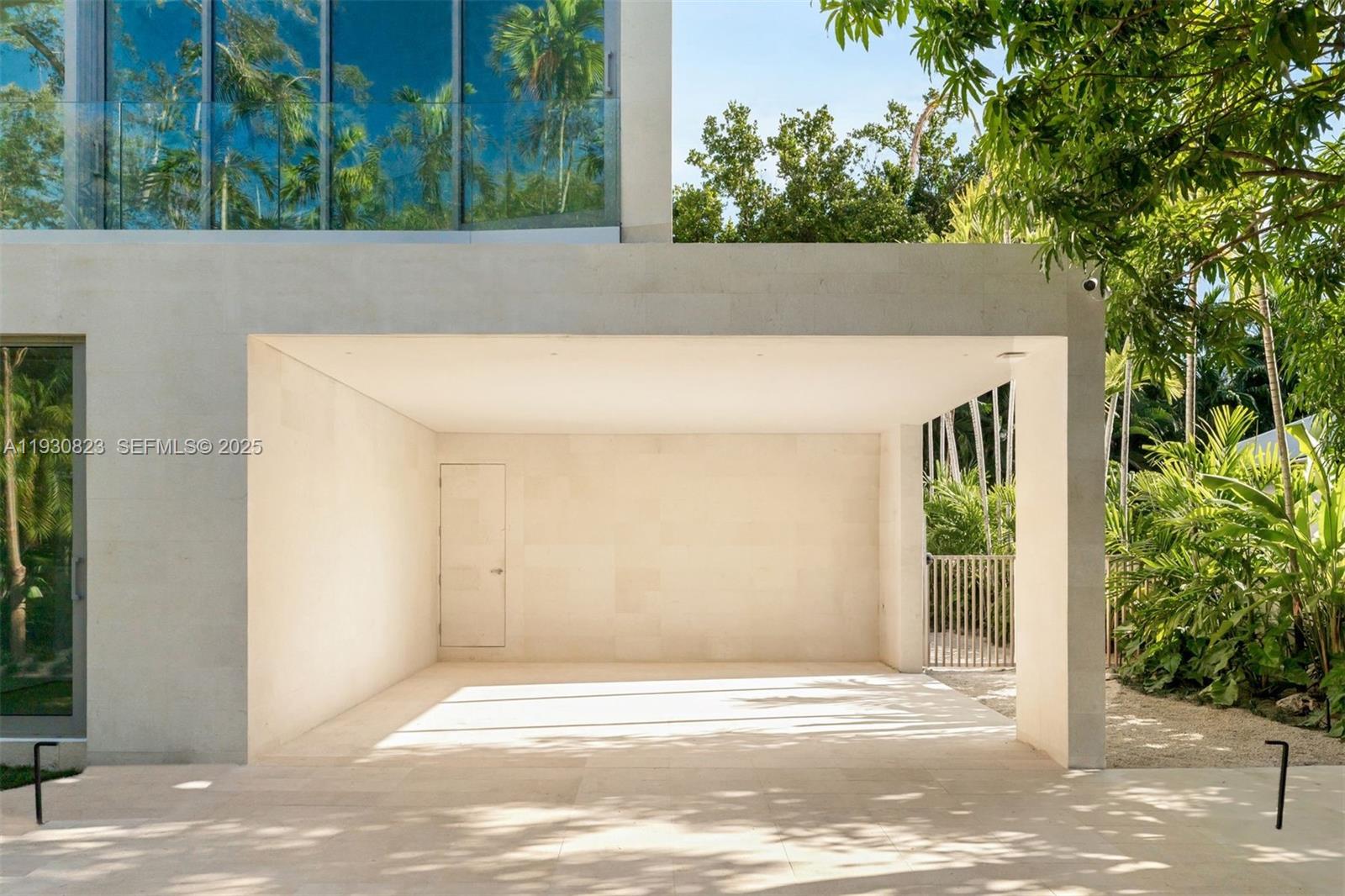 1616 Onaway Dr Miami, FL 33133