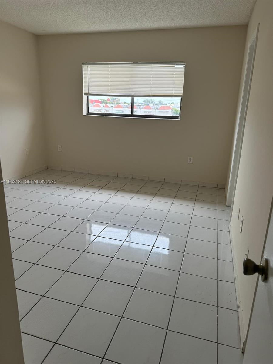 5290 W 21st Ct #403 Hialeah, FL 33016