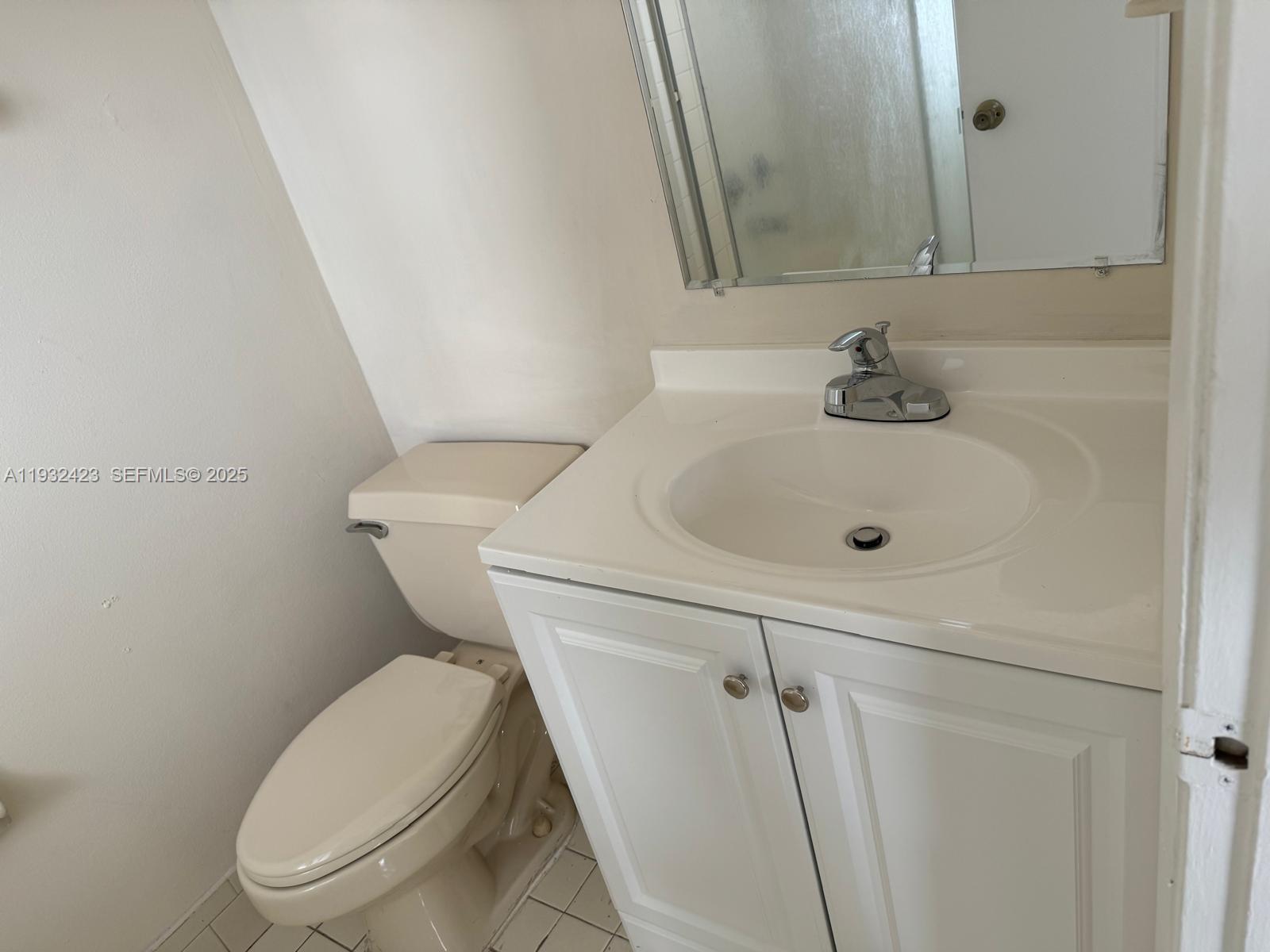 5290 W 21st Ct #403 Hialeah, FL 33016