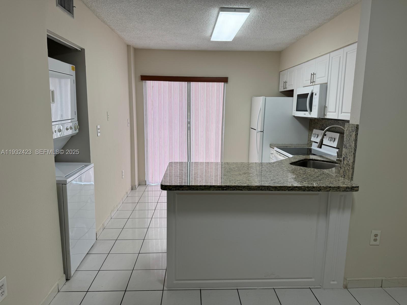 5290 W 21st Ct #403 Hialeah, FL 33016
